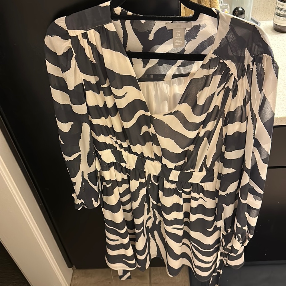H&M Size M Fun Zebra White and Blue/Gray Dress